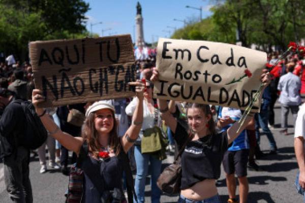 25 de Abril nas ruas: “Estamos aqui porque queremos sonhar com outro futuro”